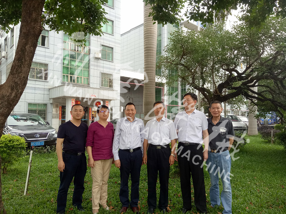 總裝備部劉思剛少將、新華社李建琦博士一行蒞臨新望公司考察指導